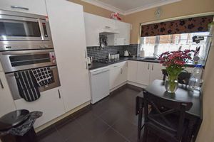 Kitchen / Breakfast- click for photo gallery
